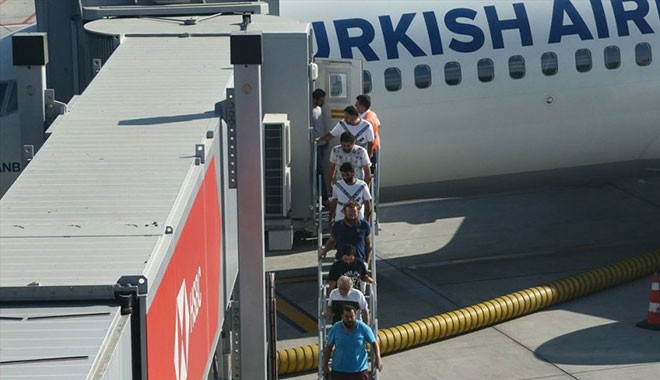 Nijerya'da serbest bırakılan 10 denizci Türkiye'de